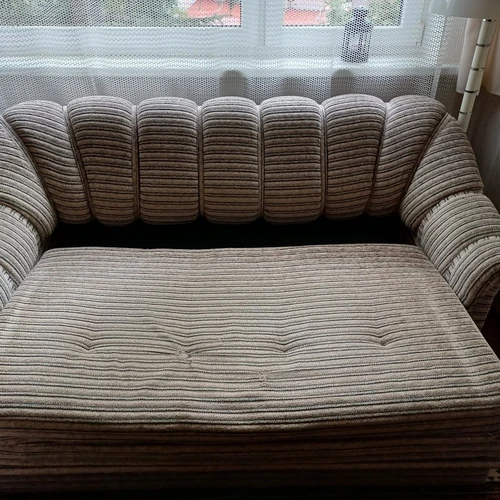 Ergonominė sofa-lova su papildoma saugojimo erdve