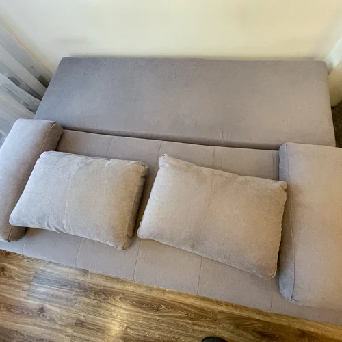 Sofa-lova su išskleidžiamu pagalvu