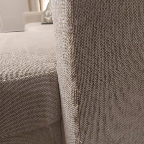 Naudota, bet geros būklės ištiestinė sofa su stalčiumi