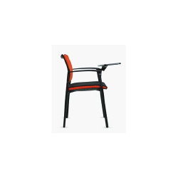 Juodas metalinis rėmas su porankiais