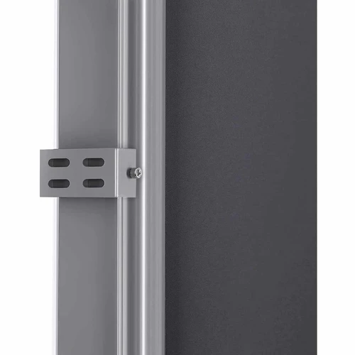 Apsauga nuo vėjo ir saulės su šoninėmis markizėmis