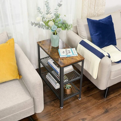 Erdvus šoninis staliukas mažiems kambariams