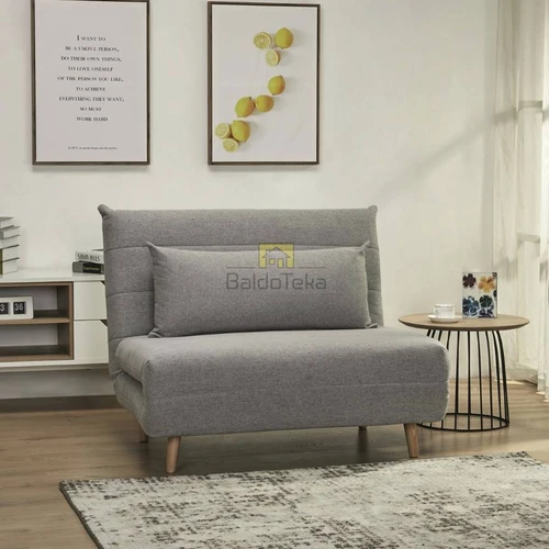 Paskutinė pilka miegamoji dalis su gobelenu