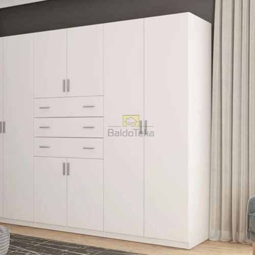 Erdvi spinta su stilinga apdaila