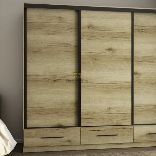 Moderni ąžuolo ir juodos spalvos spinta su LMDP plokštėmis