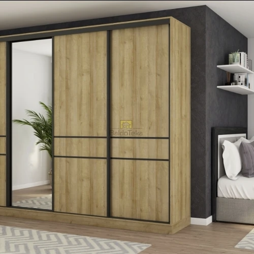 Moderni ąžuolo spalvos spinta su stilingais rėmeliais