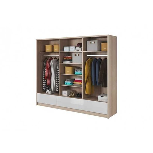 Balta blizgi spinta su aliuminio detalėmis