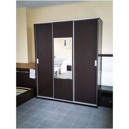 Trijų durų spinta KOMFORT su veidrodžiu ir slankiu mechanizmu