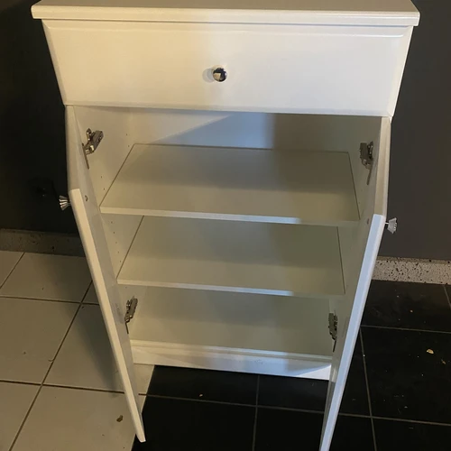 Patogi spintelė, tiksli išmatavimai pateikti