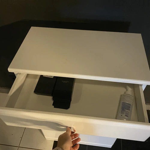 Tvarkinga spintelė su išmatavimais nuotraukoje