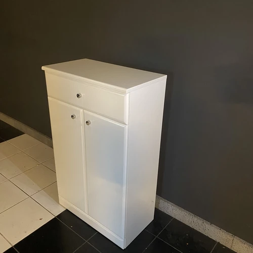 Kokybiška spintelė su išsamiais išmatavimais