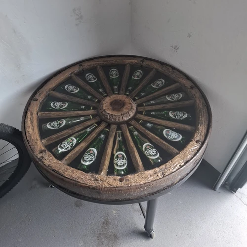 Modernus spintas su stiklo durimis