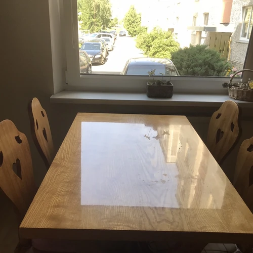 Tvirtas ir patvarus uosio medienos stalas