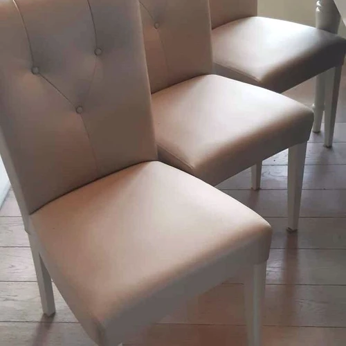 Stalas išilginamas 140 (+40) cm su odinėmis kėdėmis