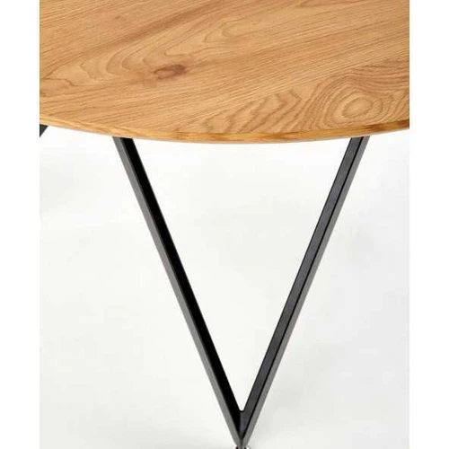 Auksinio ąžuolo ir juodos spalvos derinys stalviršyje