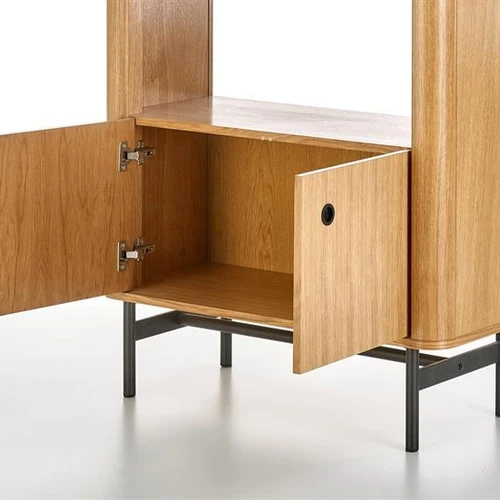 Natūralaus ąžuolo ir juodos spalvos spinta su milteliniu plienu