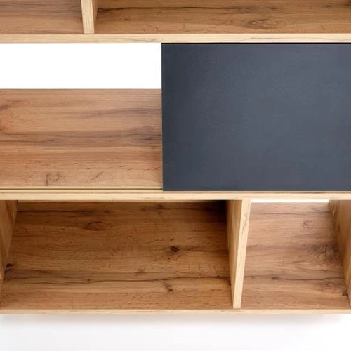 Stumdomi fasadai ir erdvūs 80x33x180 cm matmenys – praktiška spinta