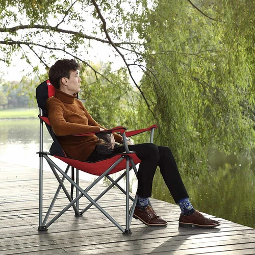 Patogi kėdė su putplasčiu ir puodelių laikikliu