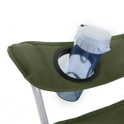 Patogi lauko kėdė su porankiais ir gėrimų laikikliu