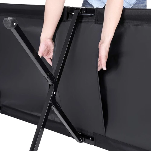 Patogi stovyklavimo lova su aukštu pagrindu ir atspariu nešvarumams paviršiumi