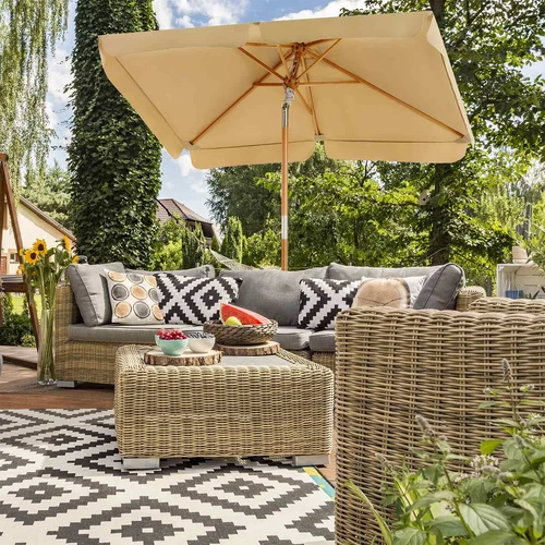 Stačiakampis skėtis su sulankstymo funkcija ir medine konstrukcija