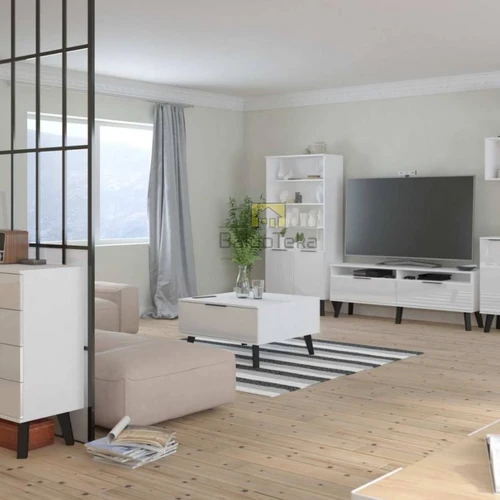 Kompaktiška spinta su 180 mm medinėmis kojelėmis