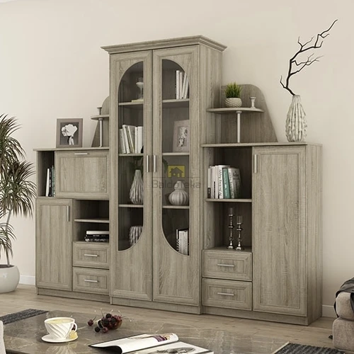 Moderni sekcija su spinta ir TV staliuku šviesaus ąžuolo atspalviu