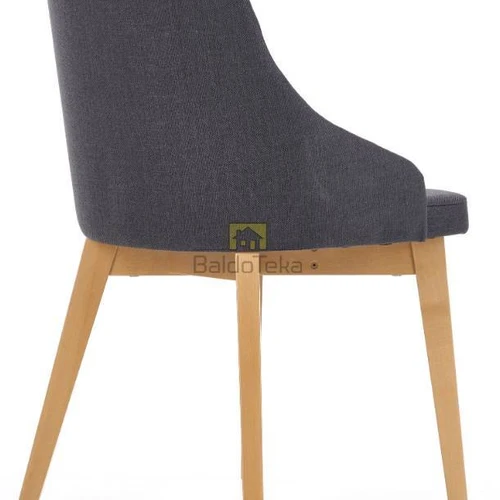 Tamsiai pilkas gobelenas ir medžio atspalviai