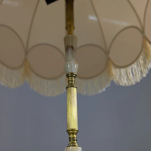 Unikalus toršeras – žalvaro ir marmuro derinys