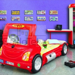 Patogi lova su medinėmis grotelėmis ir čiužiniu