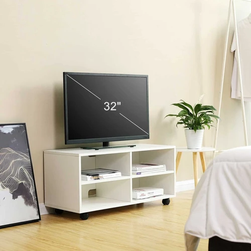 Balta spintelė su vietą visiems įrenginiams ir lanksčiu judėjimu