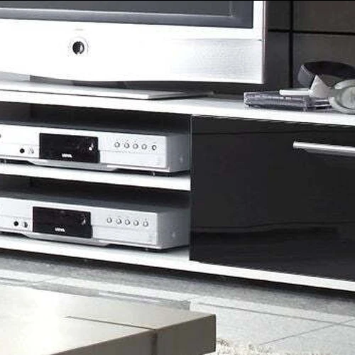 Ergonominė spinta su plastikinėmis rankenomis ir moderniu dizainu