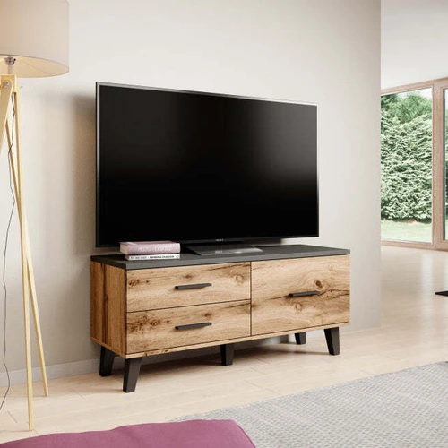 Erdvi spinta su tvirtu korpusu ir natūralia mediena