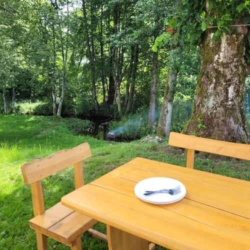 Komplektas: stalas ir 3 suolai