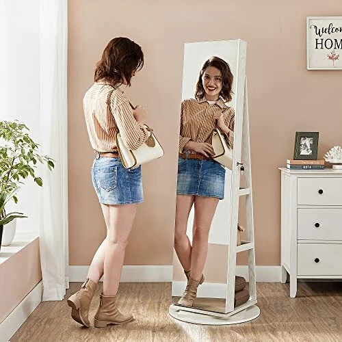 Lengvai surinkiama papuošalų spintelė su rakto užraktu