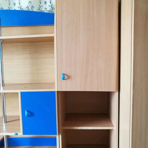 Parduodamas vaikiškų baldų rinkinys su naudojimo žymėmis