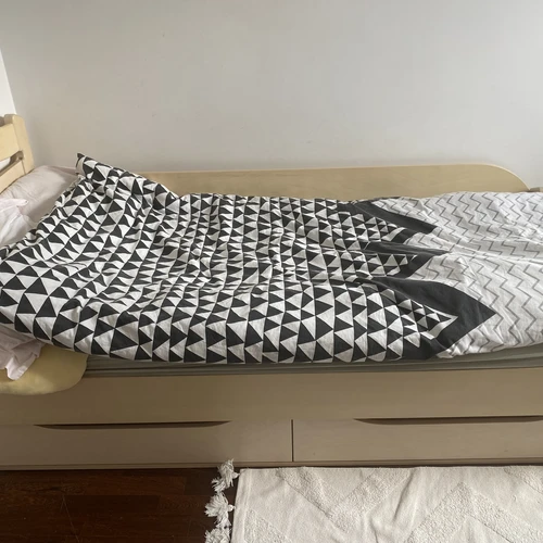 Tvirti ir ilgaamžiški vaikiški baldai iš maišytos medienos