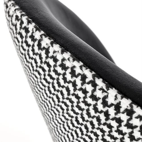 Elegantiška juoda ir balta sofos pagalvė su aksomu