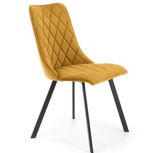 Smėlio spalvos pagalvė puošianti sofą