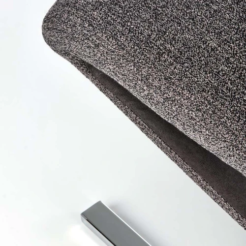 Šiuolaikinė sofos su chromuotu plienu ir eko oda