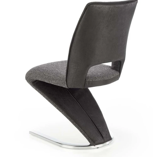 Šiuolaikinės sofos su minkštais pagalvėmis ir elegantiška spalva