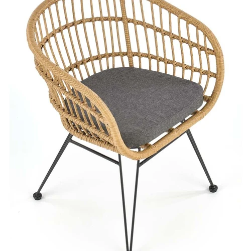 Patogi kėdė su rotango ir audinio deriniu