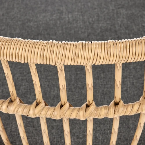 Natūralios spalvos kėdės su milteliniu plienu