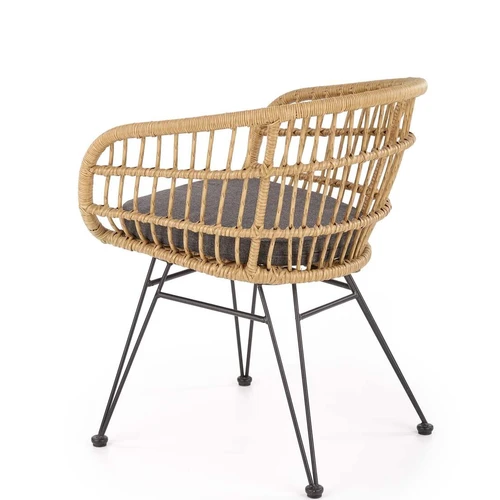 Modernios kėdės natūraliomis ir pilkomis spalvomis