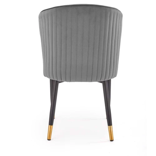 Milteliniu būdu dažyti sofos kampai – pilkas šarmas jūsų namams