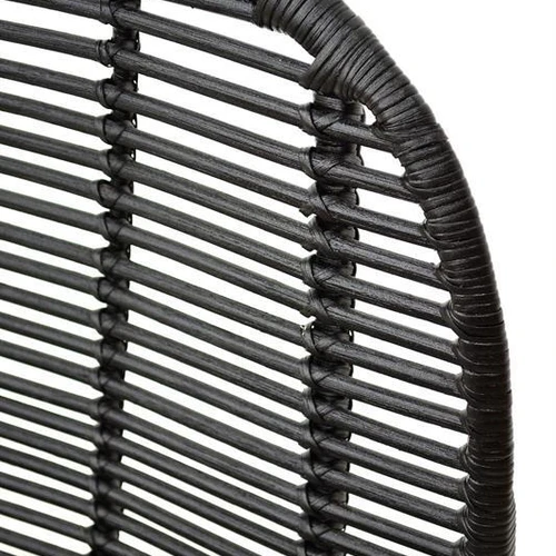 Juodos spalvos kėdės su natūraliu rotangu