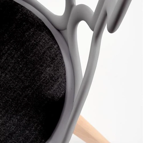 Ergonomiški kėdės su medžio masyvu ir minkštu audiniu