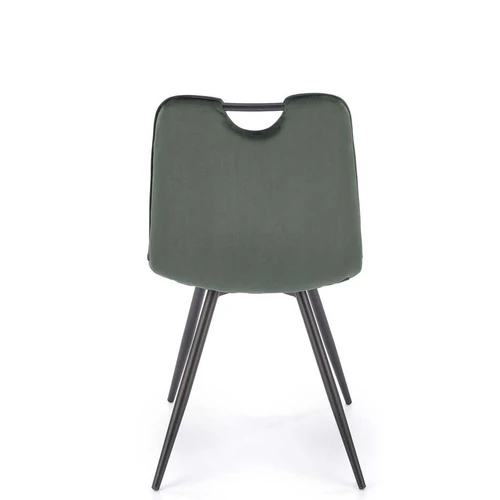 Tamsiai žalia sofos pagalvė – stilingas interjero akcentas