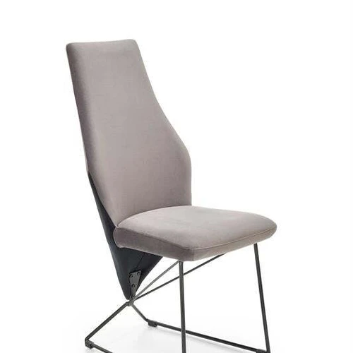 Moderni sofos lova su milteliniu plienu ir erdvaus dizaino