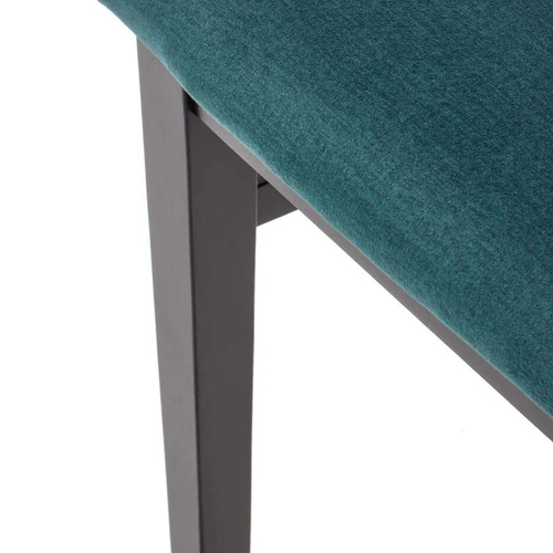 Patogi lova su minkštu audinio pagalvu